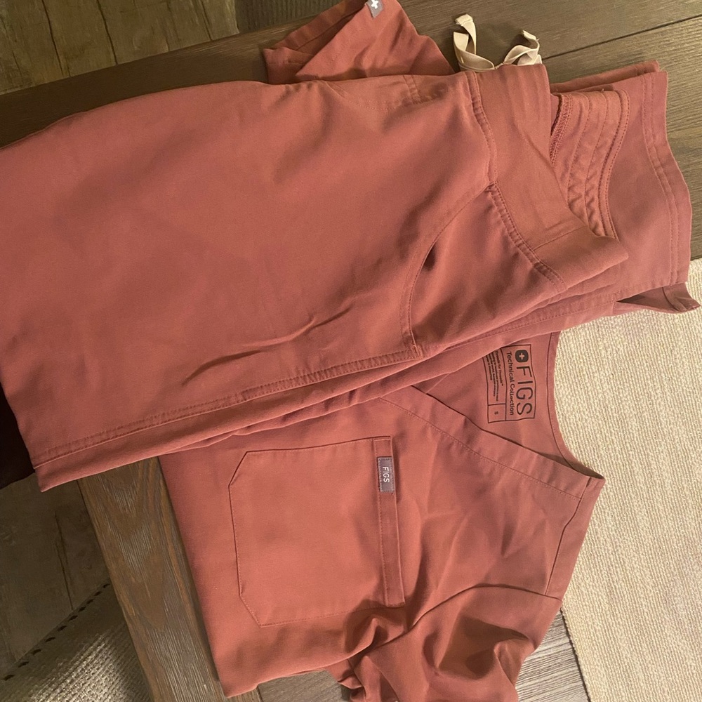 Small mauve figs set